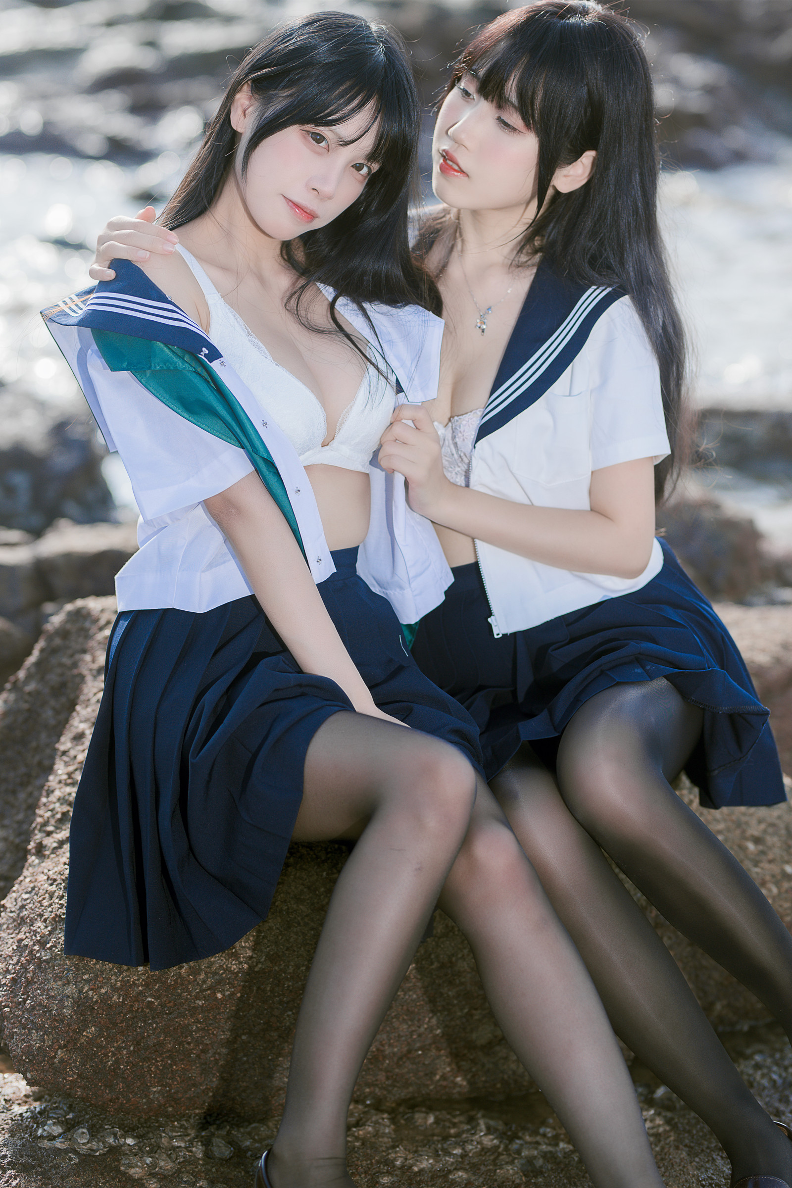 Gallery - 微博人气Coser不呆猫×三無人型水手服百合黑丝