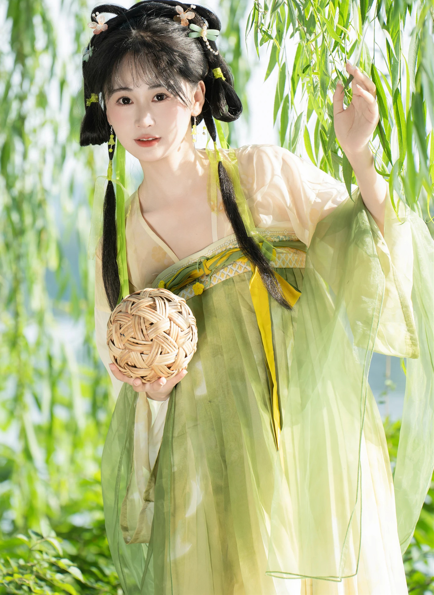 View - YITUYU 艺图语 - Art Language  2024.07.22 杨柳依依 湫一只岁岁