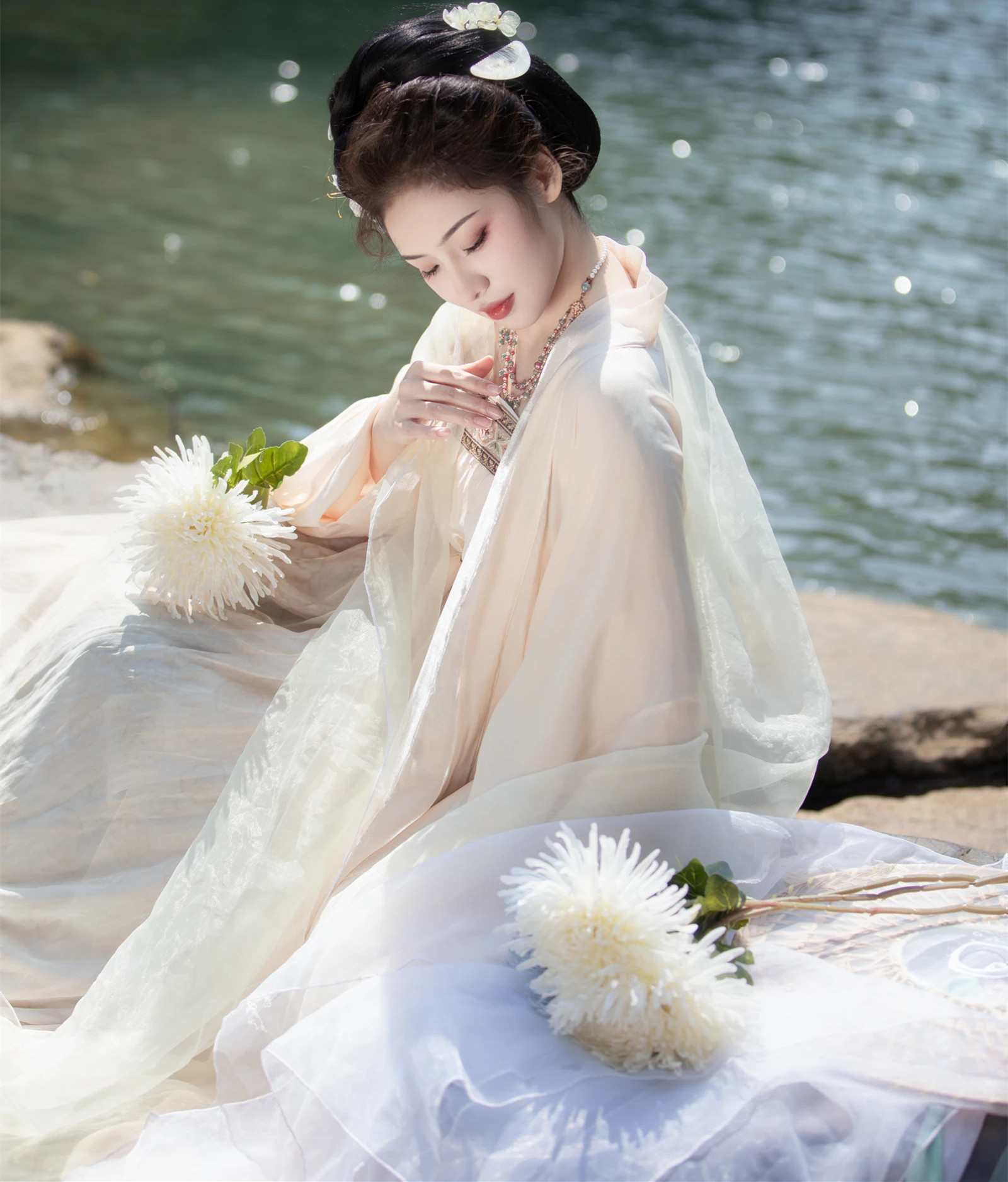 Gallery - 艺图语 - Art Language 2024.08.07 暮年唯唯古装唯美写真集