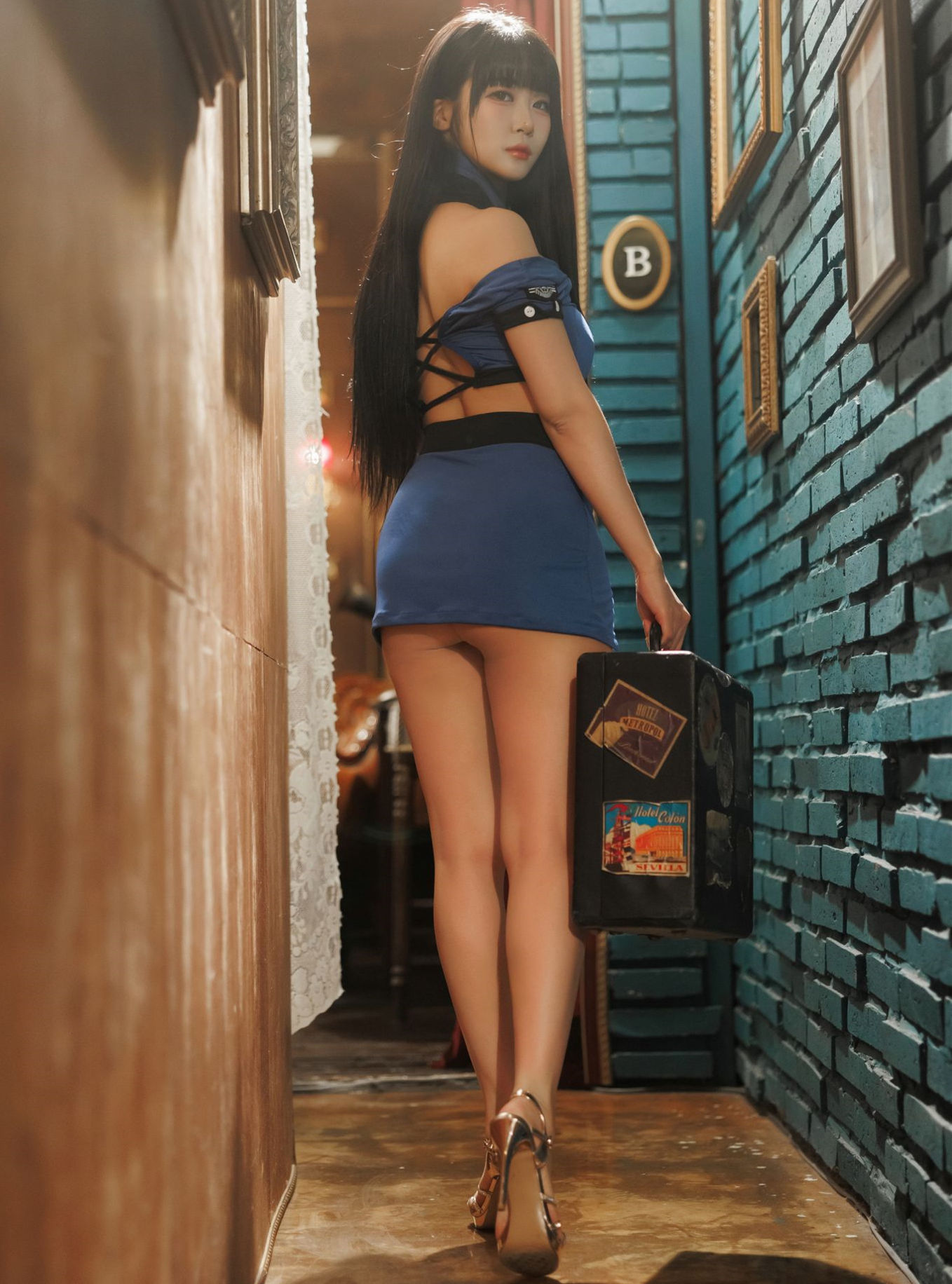 Gallery - Bomi - Vol.46 After the Flight,复古房间中的蓝色高跟鞋写真