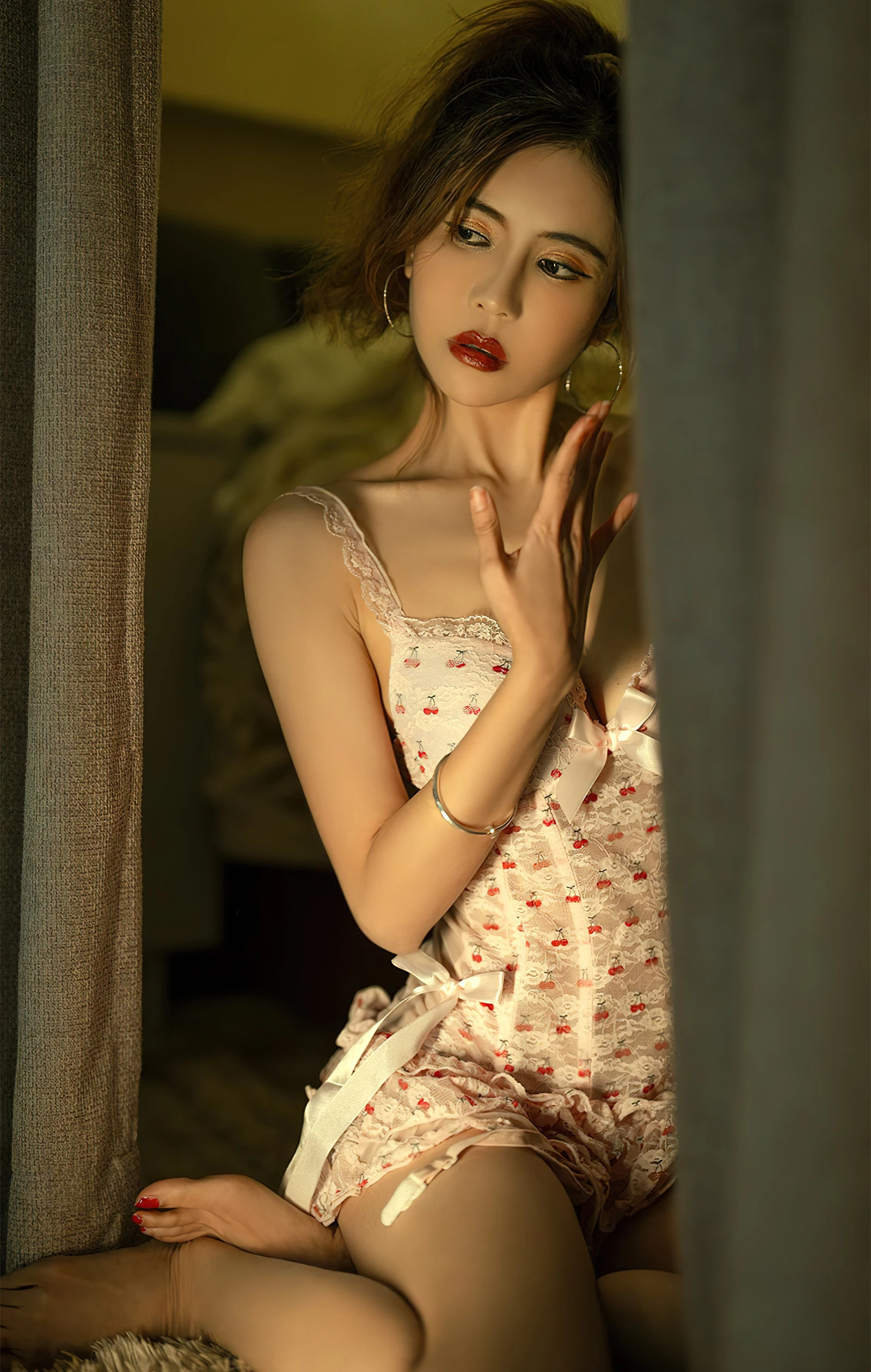 Gallery - 田小燕 - 暗色调中的性感高贵