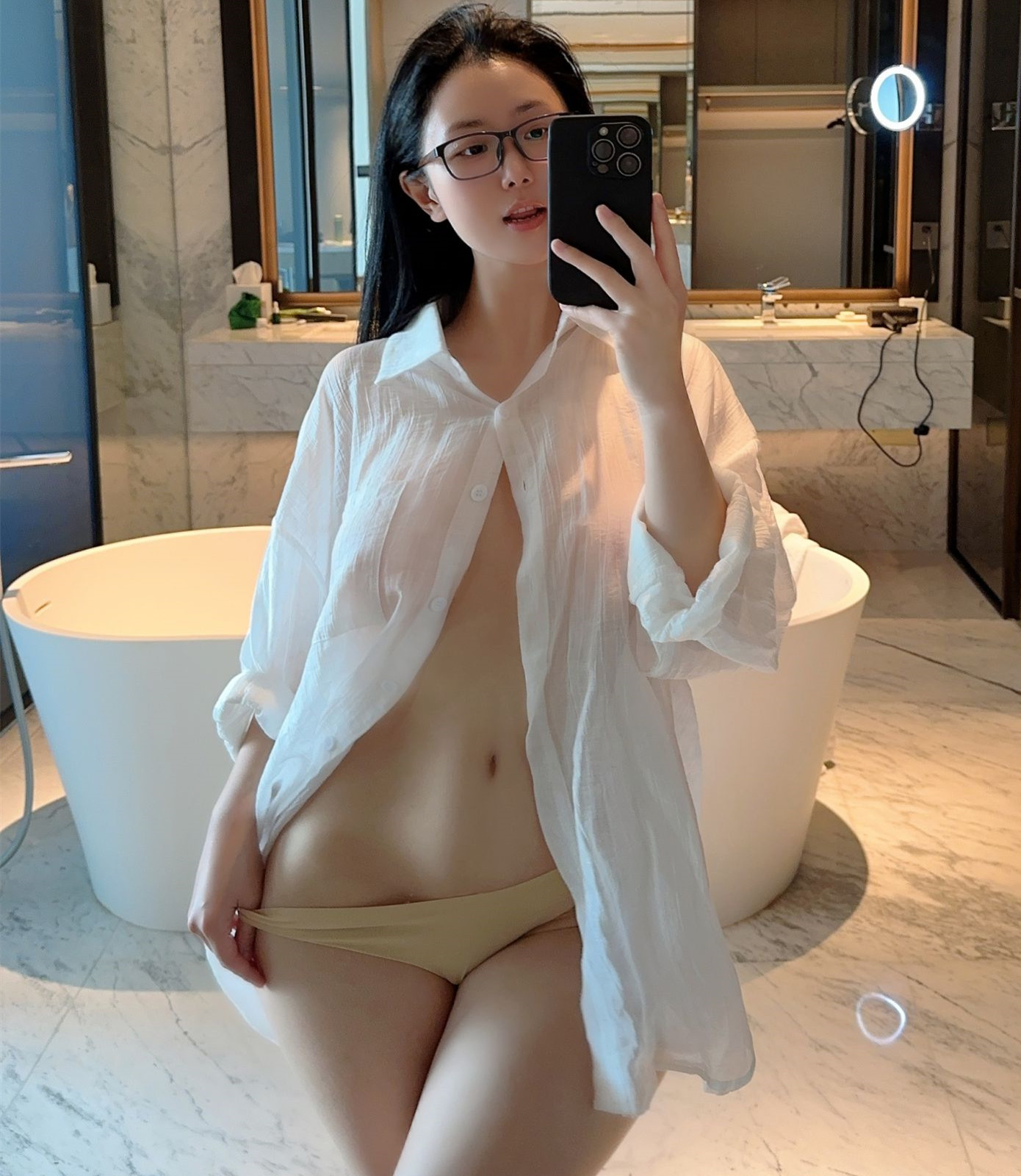 Gallery - 俏妞qiaoniuTT - 男友衬衫私密自拍写真